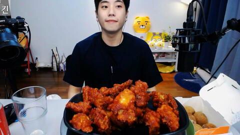 小哥爆料炸鸡视频大全,炸鸡视频大全，美味瞬间尽收眼底！  第1张